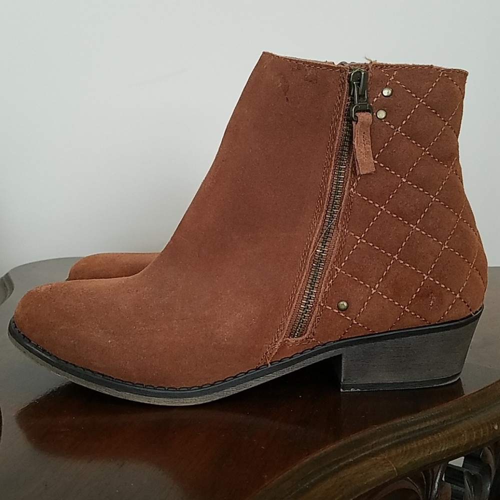 White Mountain suede boots, 8